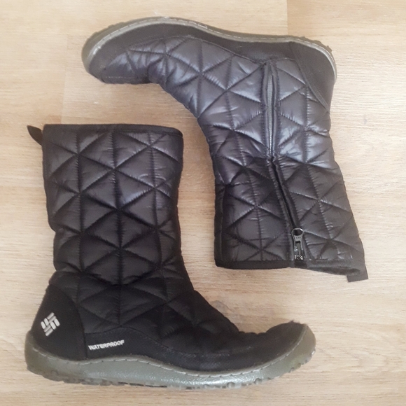 Columbia Minx Slip On Boots / Size 8 Insulated Black Winter Boots - Picture 8 of 12